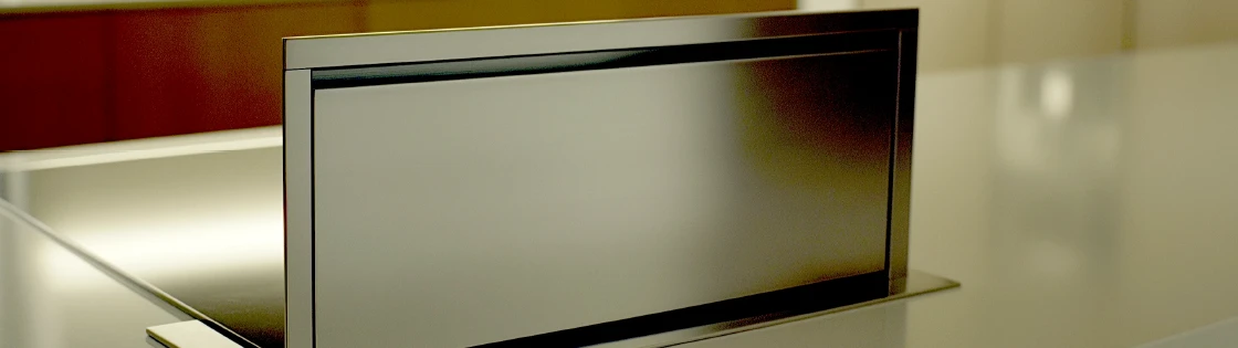 Sauberer Edelstahl-Spritzschutz breit